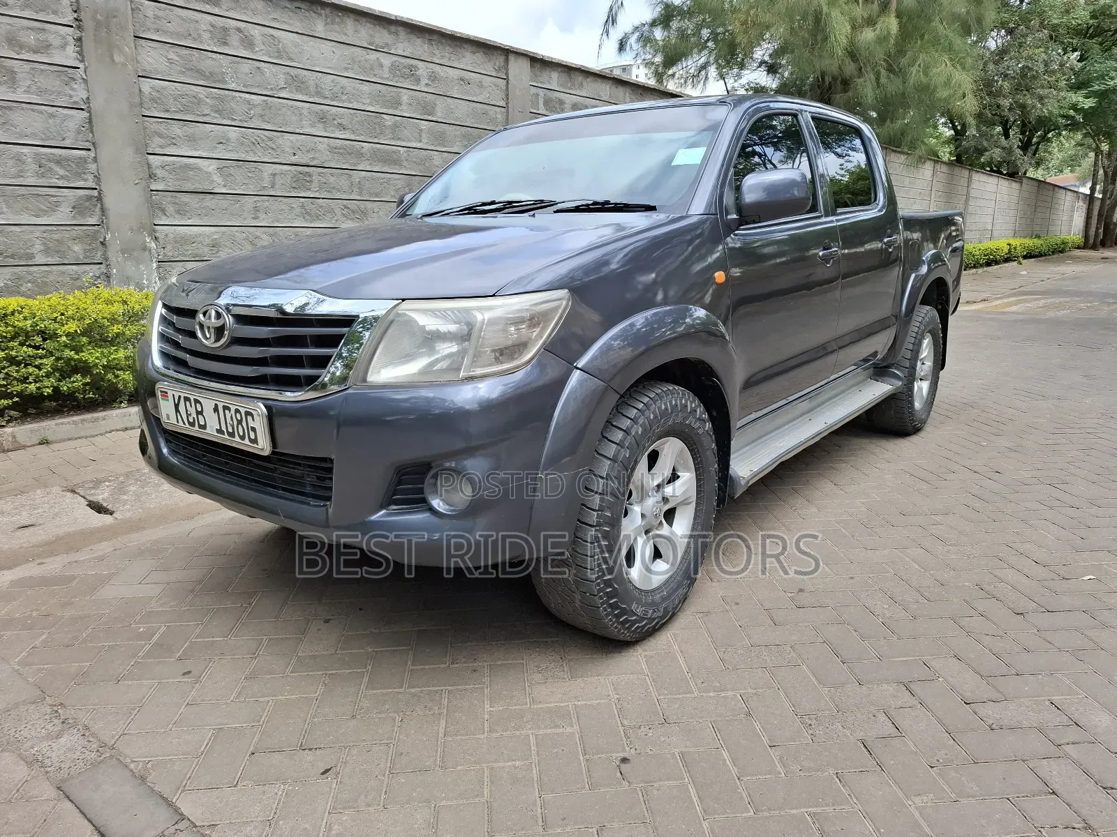 Toyota Hilux 2014 Gray