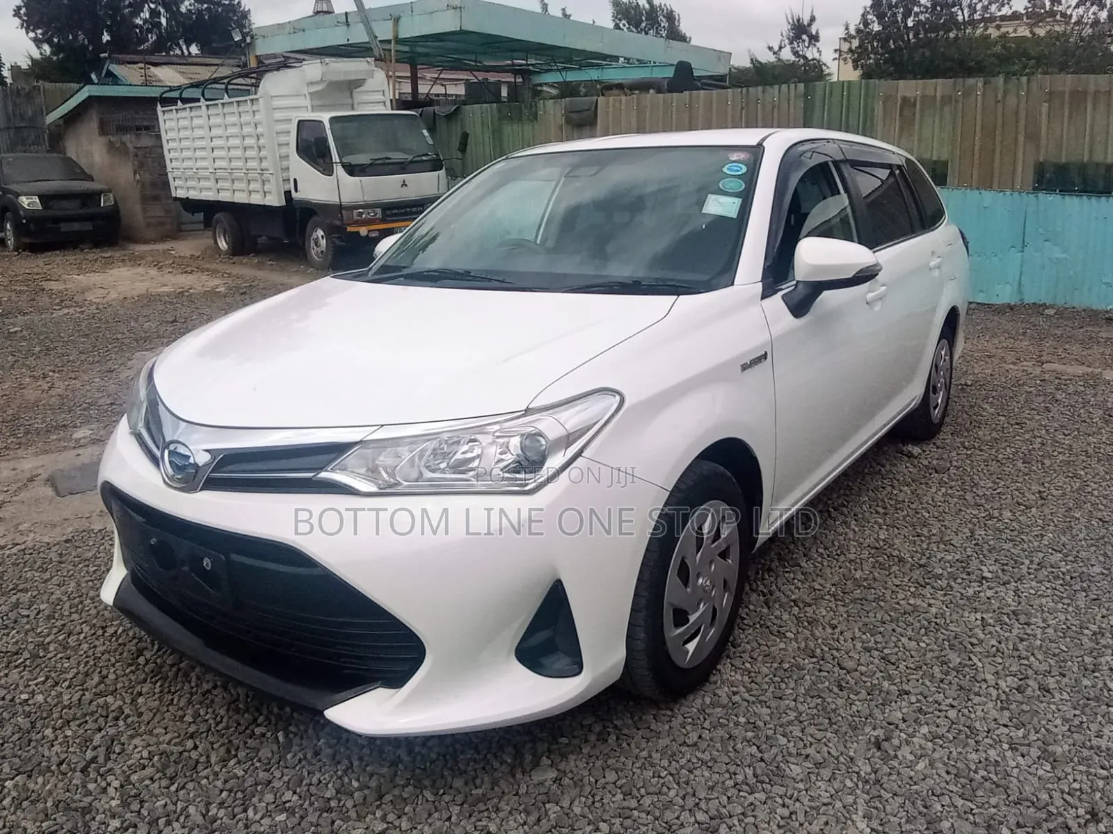 Toyota Corolla Fielder 1.5 Hybrid FWD 2018 White