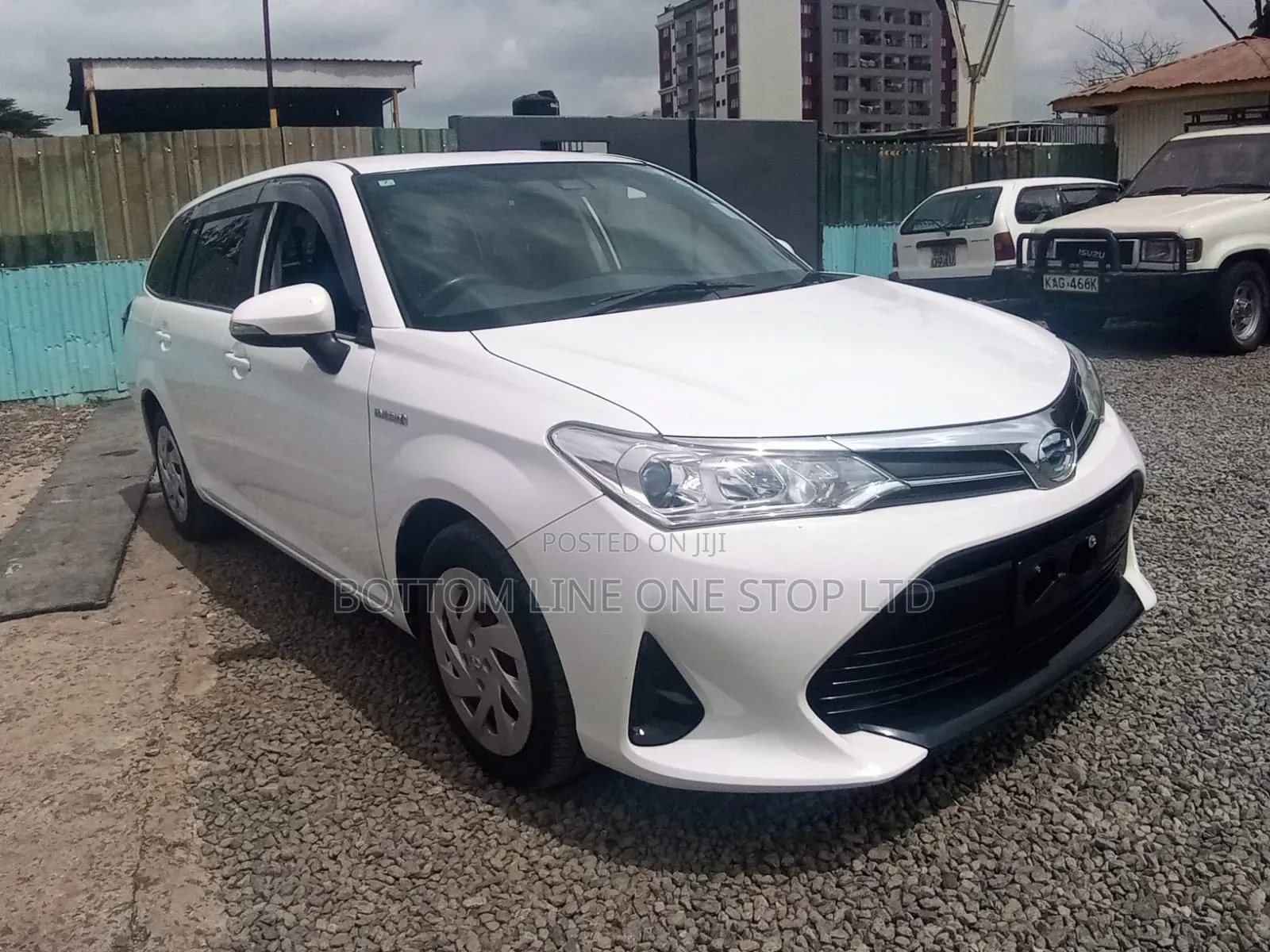 Toyota Corolla Fielder 1.5 Hybrid FWD 2018 White