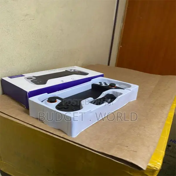 Universal Smartphone Gaming Controller. Wireless Gamepad