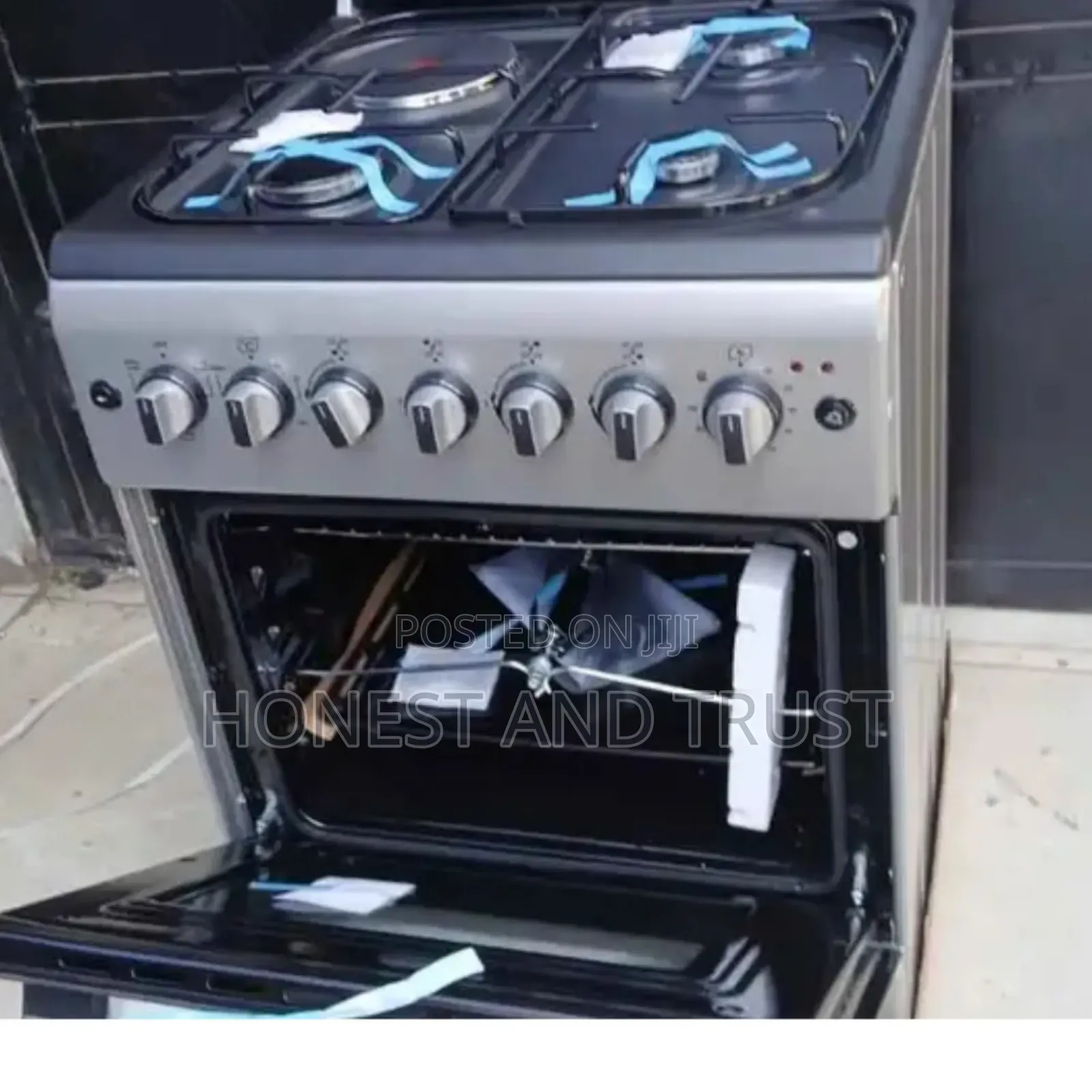 Von Cooker 58 by 58 With a Transparent Glass Cover Top