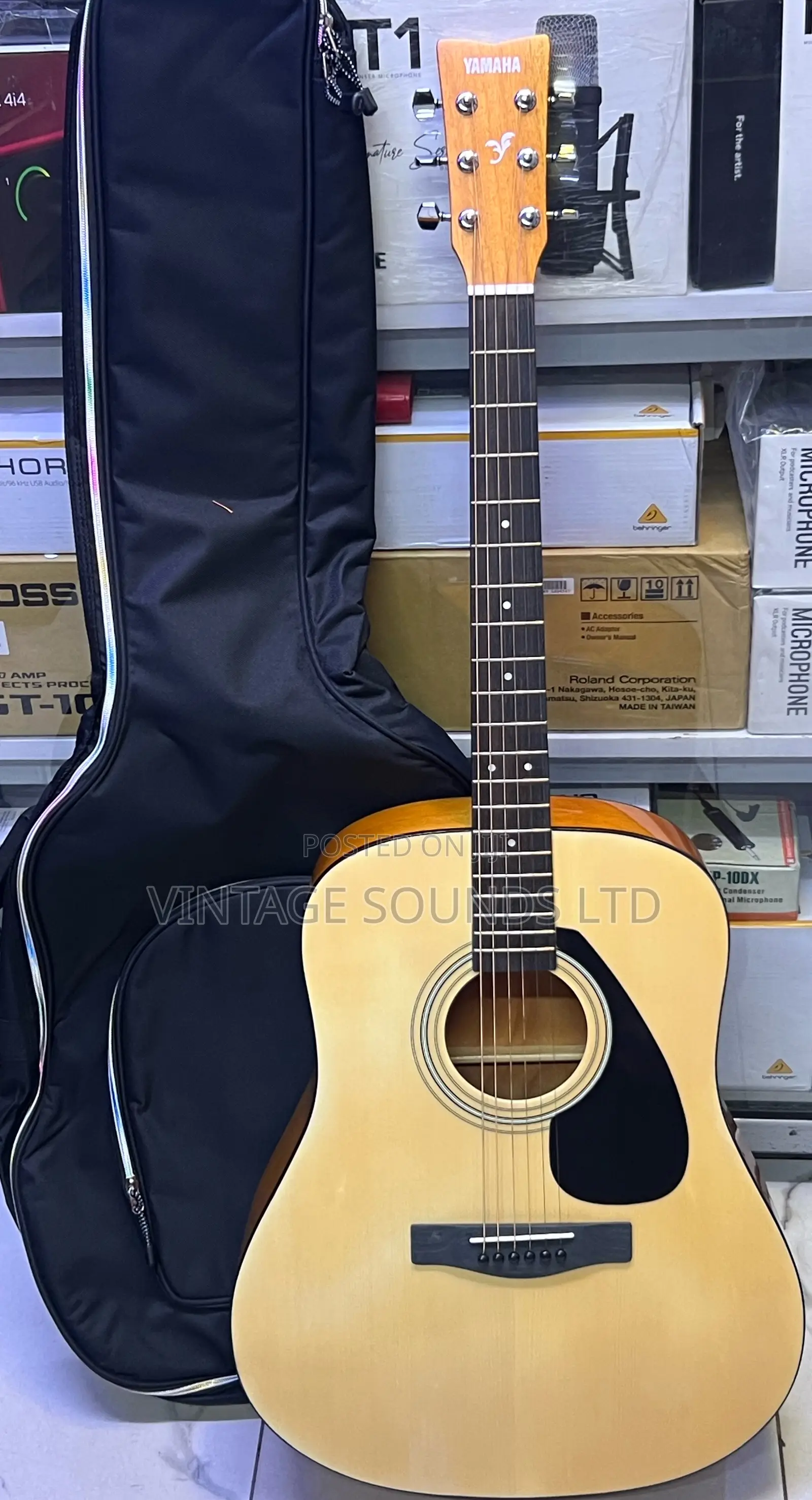 Full Size Round Body 41” Yamaha Acoustic Box Guitar + Gig Bag