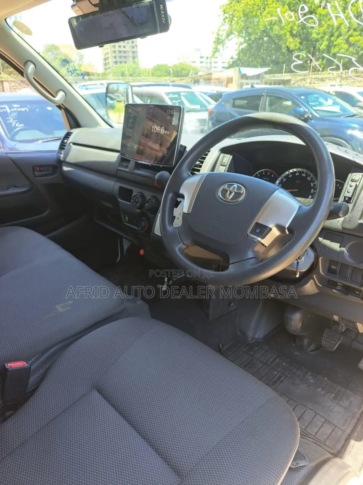 Toyota HiAce 2019 White