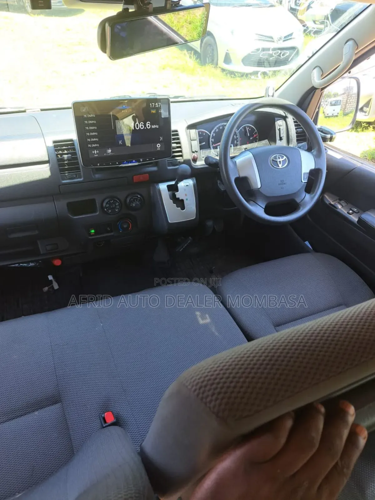 Toyota HiAce 2019 White