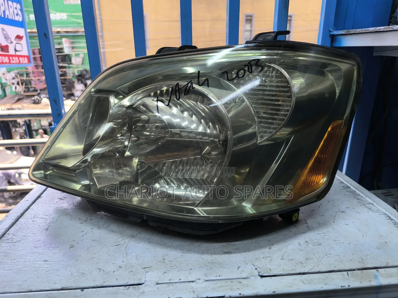 Noah 2005 Xenon Headlights
