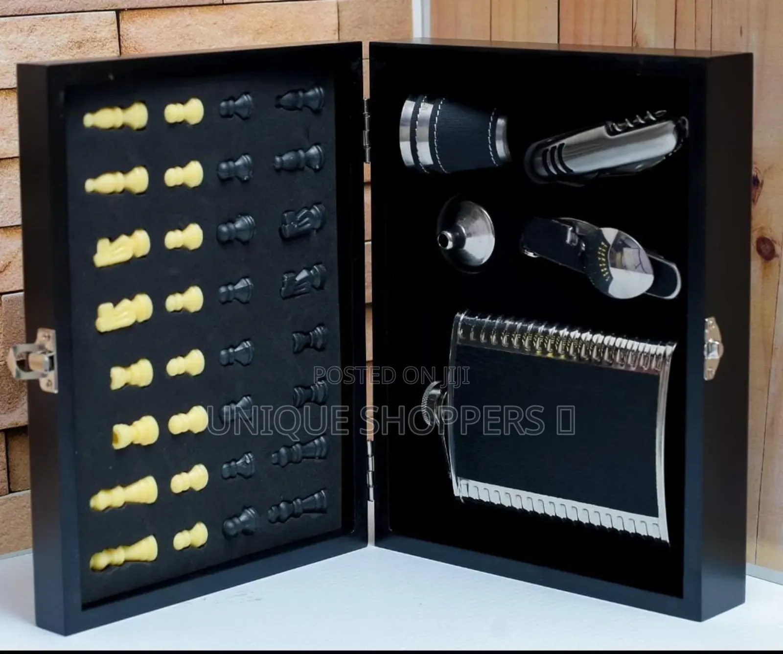 Quality Gift Set With Chess and Hip Flask W