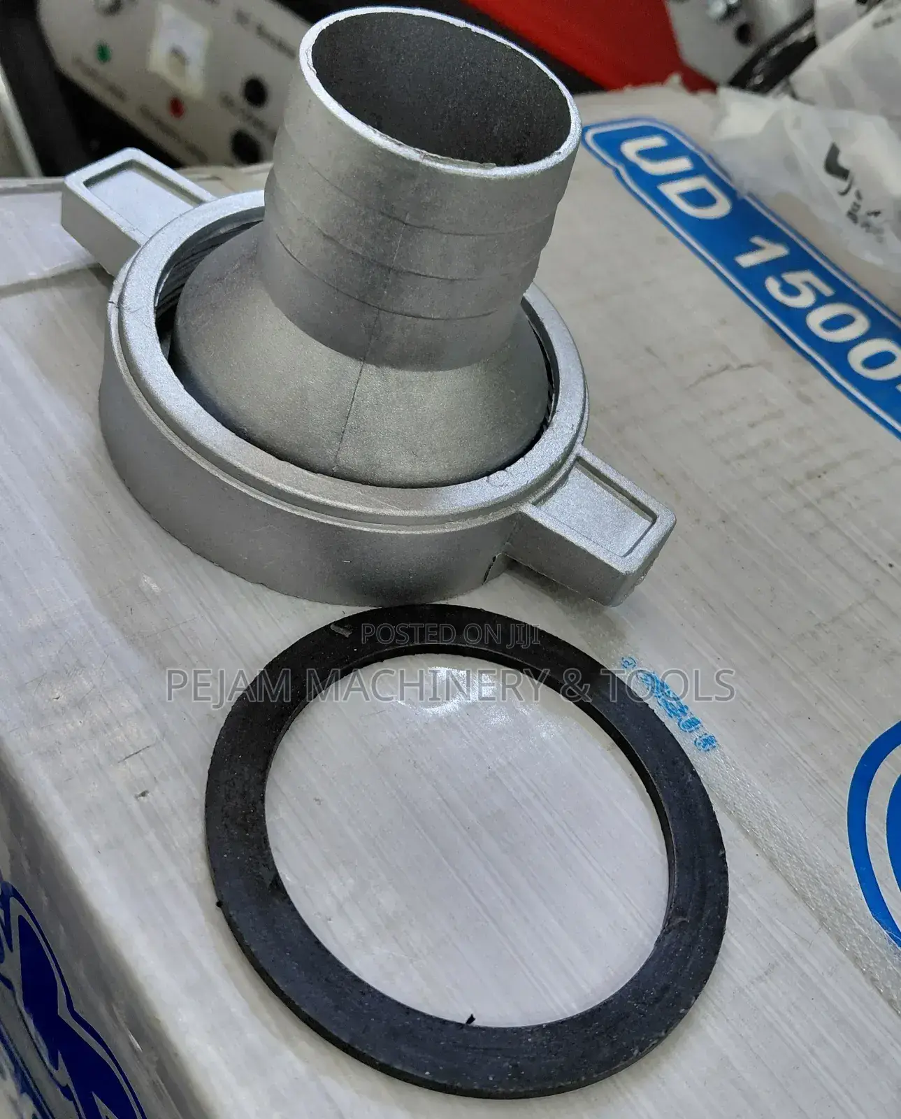 Aluminum Water Pump Pipe Connector Fitting With a Rubber Gasket