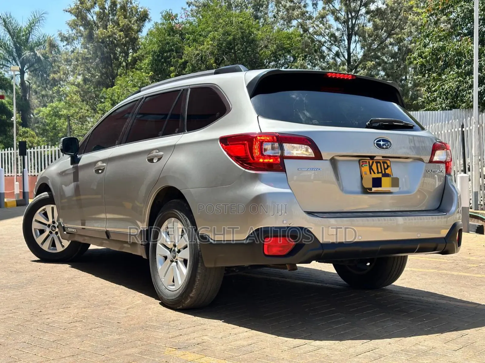 Subaru Outback 2.5i AWD 2016 Gold