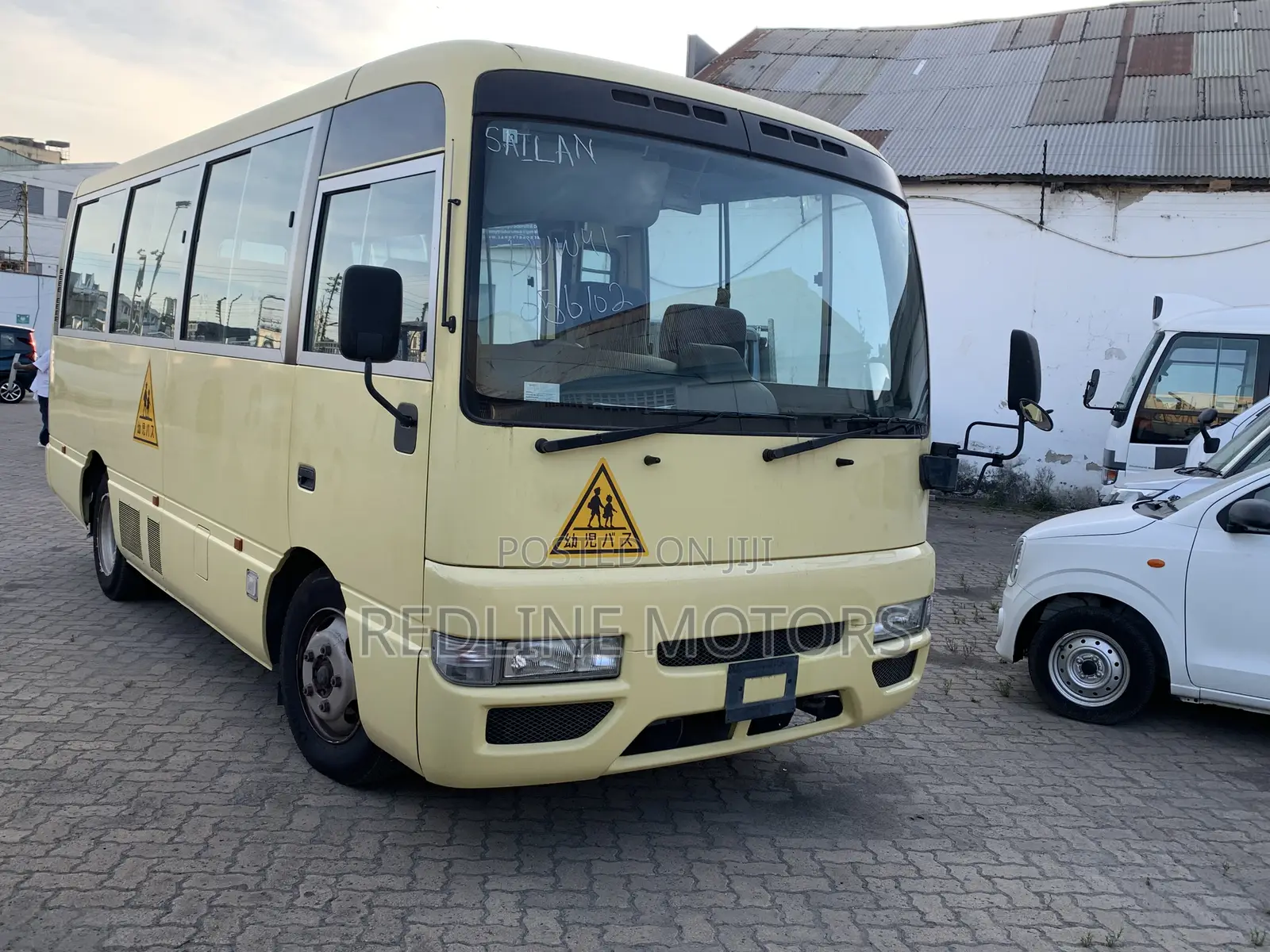 Nissan Civilian 2018 Yellow