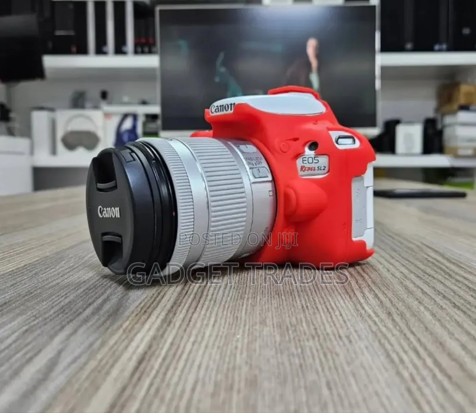 Canon Rebel Sl2 With 18-55mm Lens(Eos200d) White Edition.