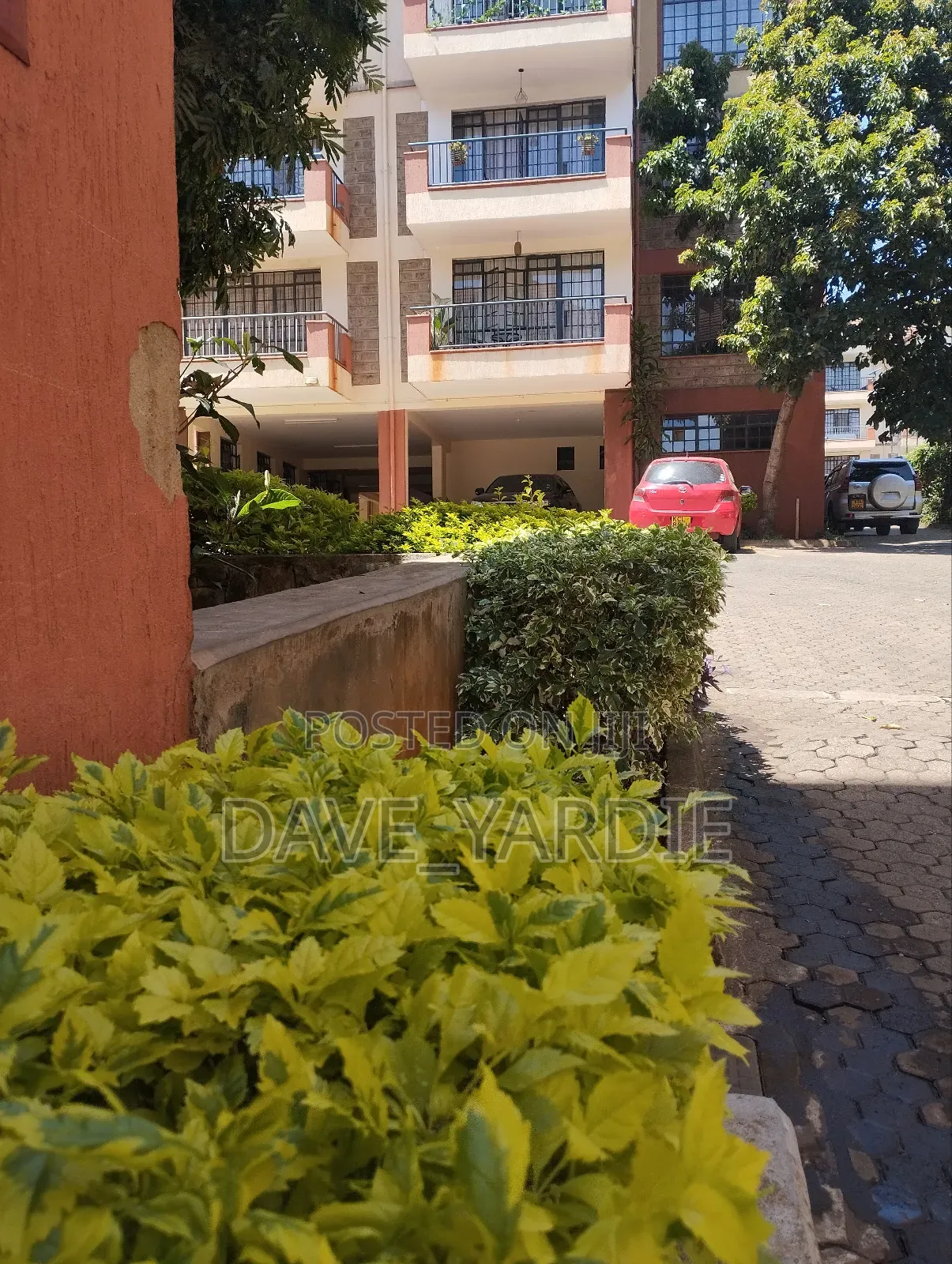 2bdrm Block of Flats in Lavington for sale