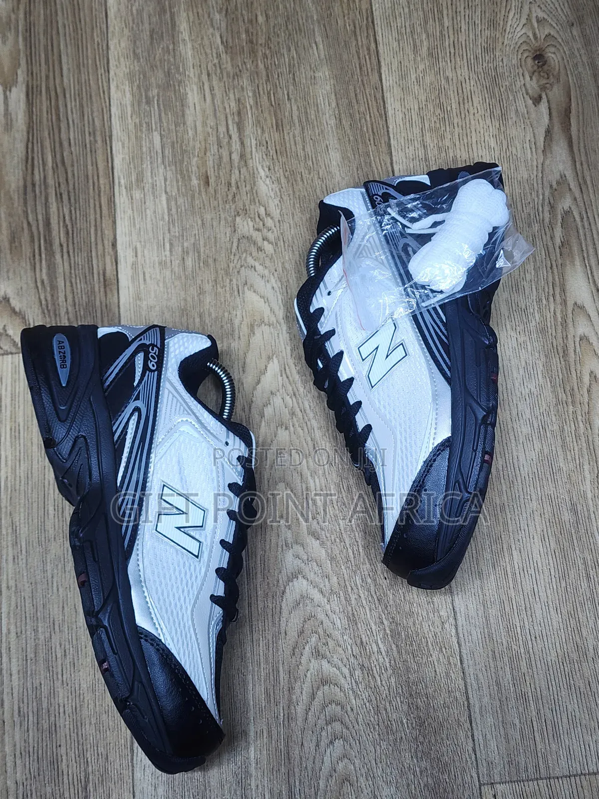 New Balance 509 Sneakers In A Black And White