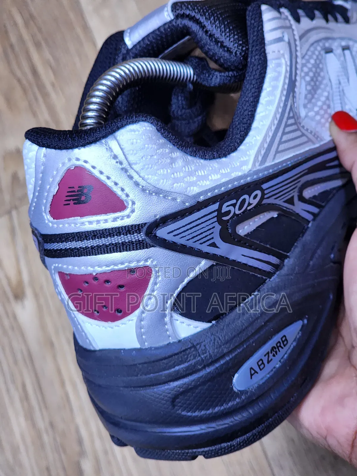 New Balance 509 Sneakers In A Black And White