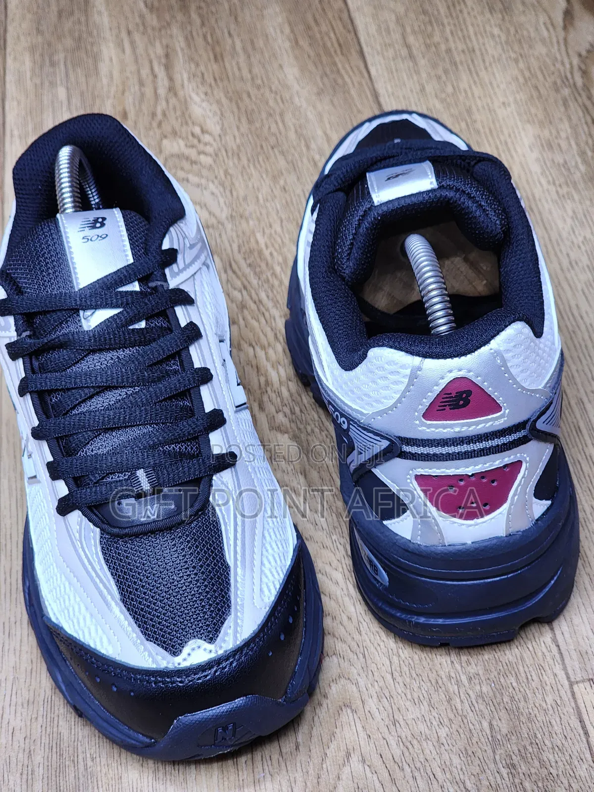 New Balance 509 Sneakers In A Black And White
