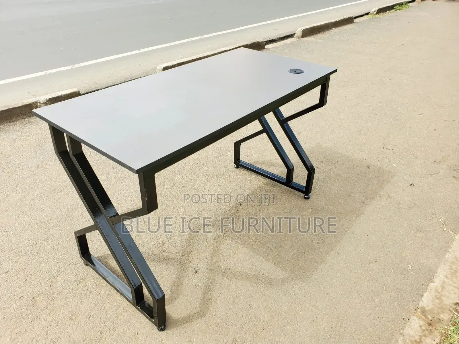 Double Metallic Working Table