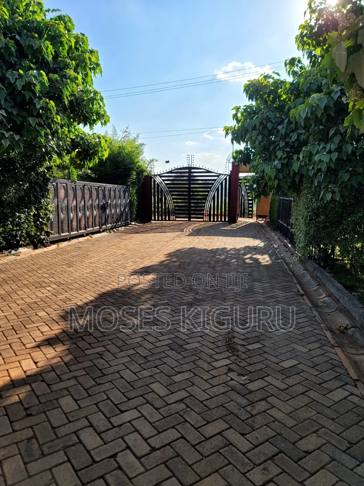 3bdrm Bungalow in Kenyatta Road / Theta  for rent