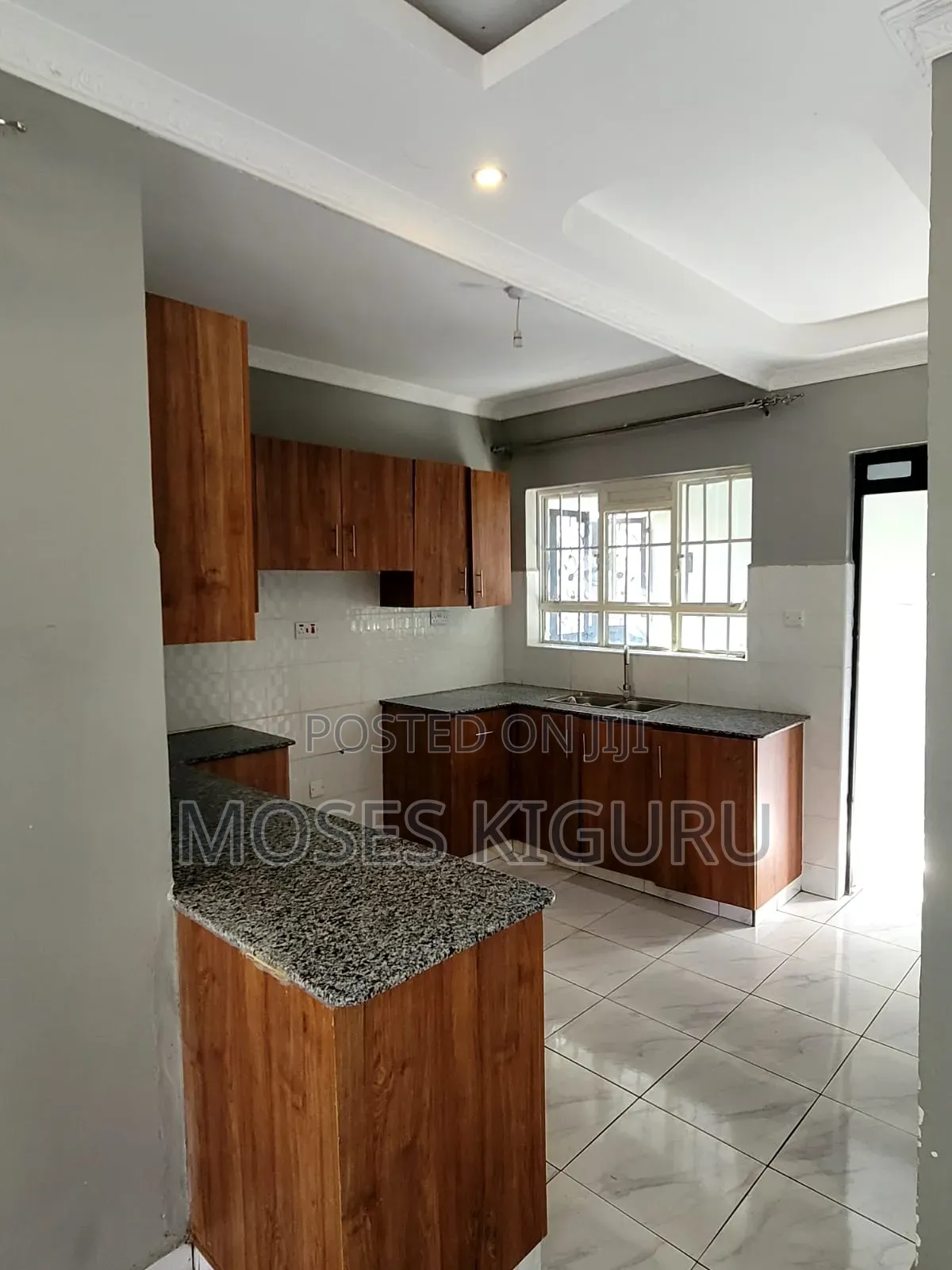 3bdrm Bungalow in Kenyatta Road / Theta  for rent