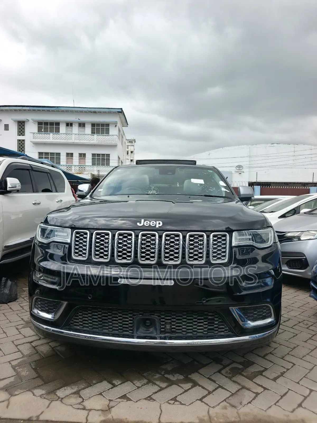 Jeep Grand Cherokee Summit 4dr 4x4 2019 Black