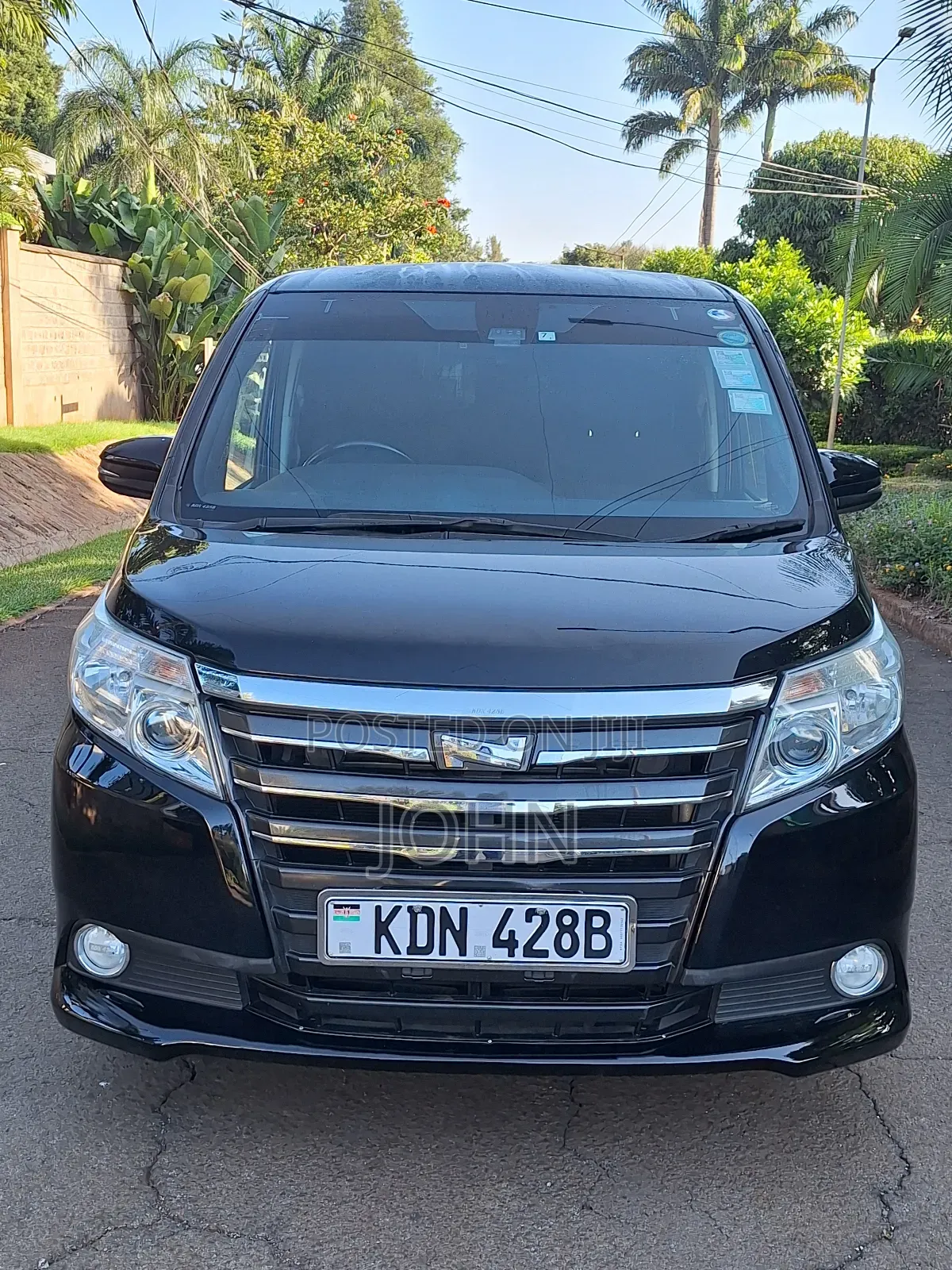 Toyota Noah 2.0 FWD (8 Seater) 2016 Black