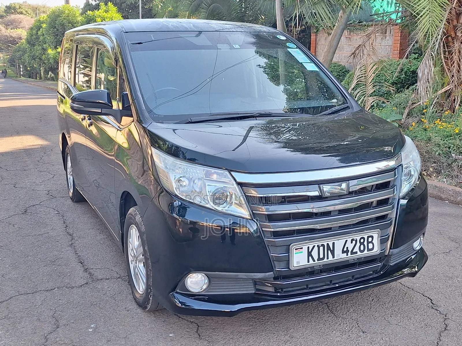 Toyota Noah 2.0 FWD (8 Seater) 2016 Black