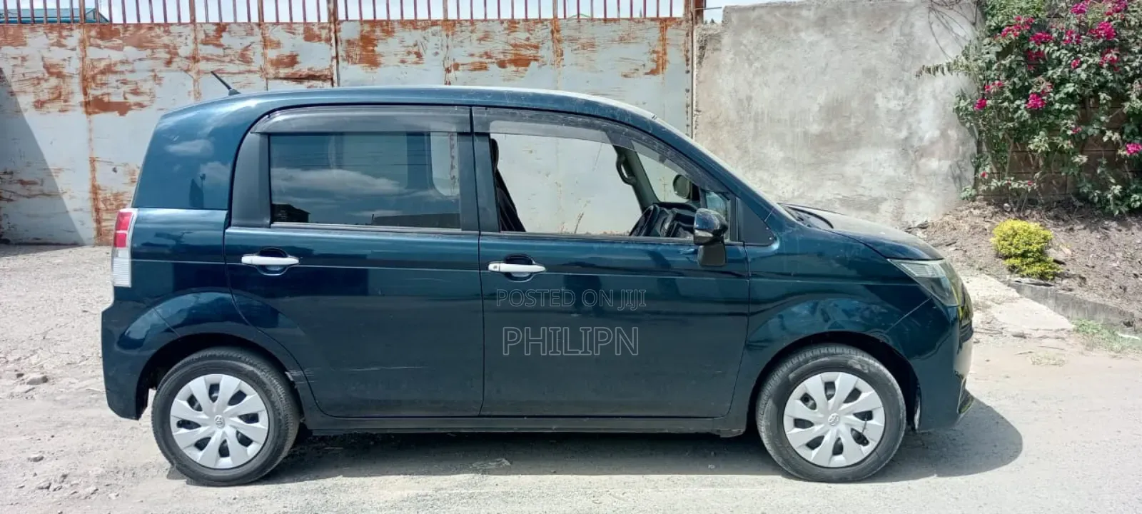 Toyota Porte 2018 Blue