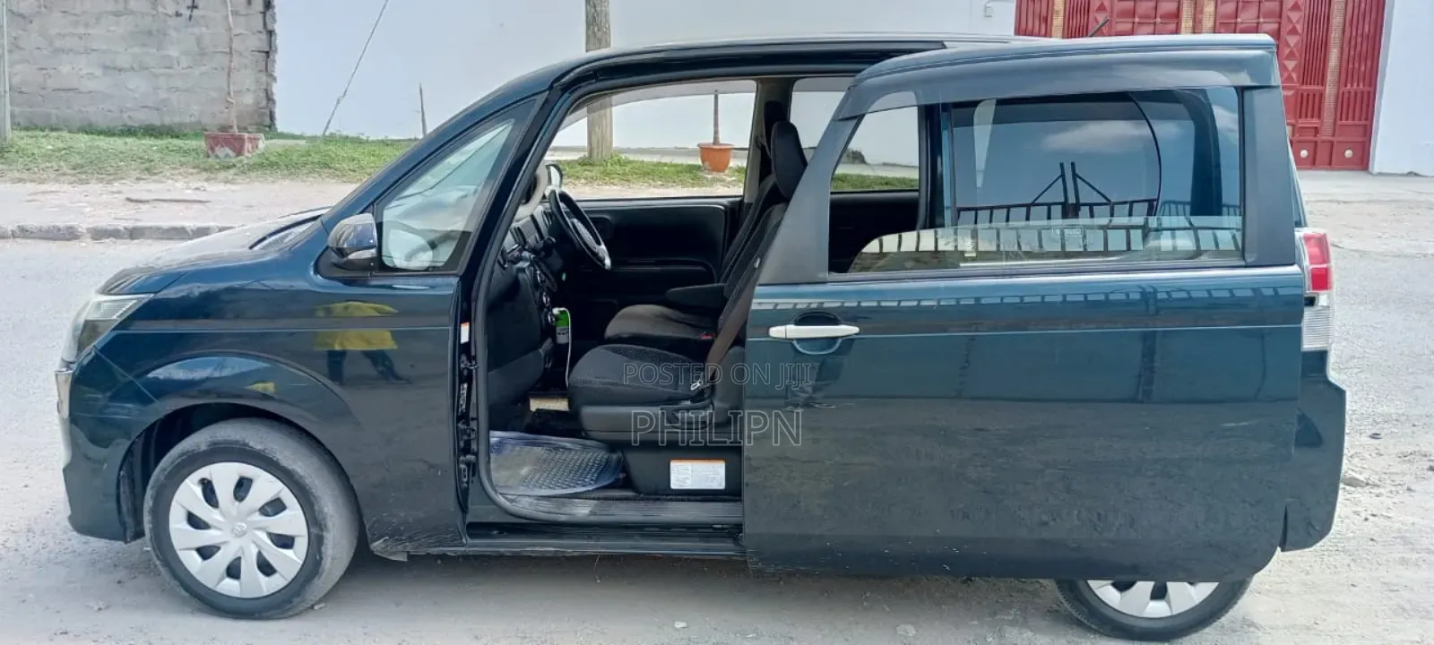 Toyota Porte 2018 Blue
