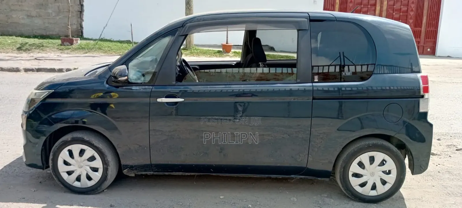 Toyota Porte 2018 Blue