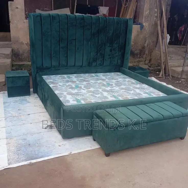 Charming Bed 6 by 6 + Ottoman