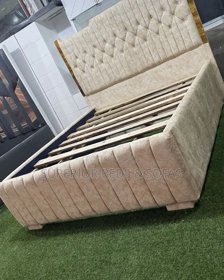 5x6 Elegantly Tufted Contemporary Chester Bed