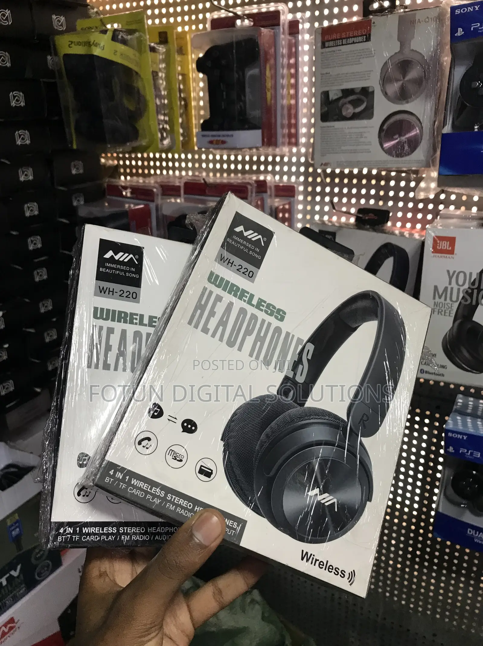 Nia Wh-220 4-in-1 Wireless Headphones-Bt, Tf Card, Fm Radio, Aux Input