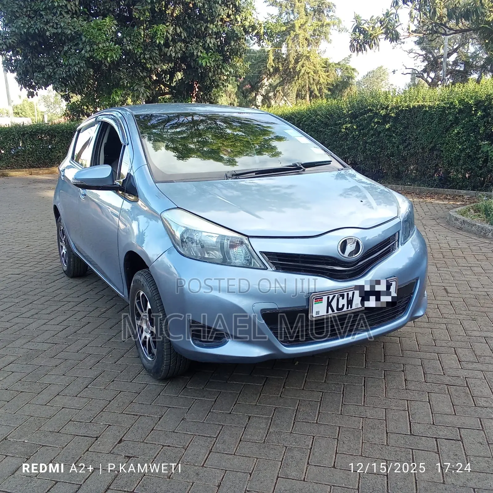 Toyota Vitz 1.0 FWD 5dr 2012 Blue
