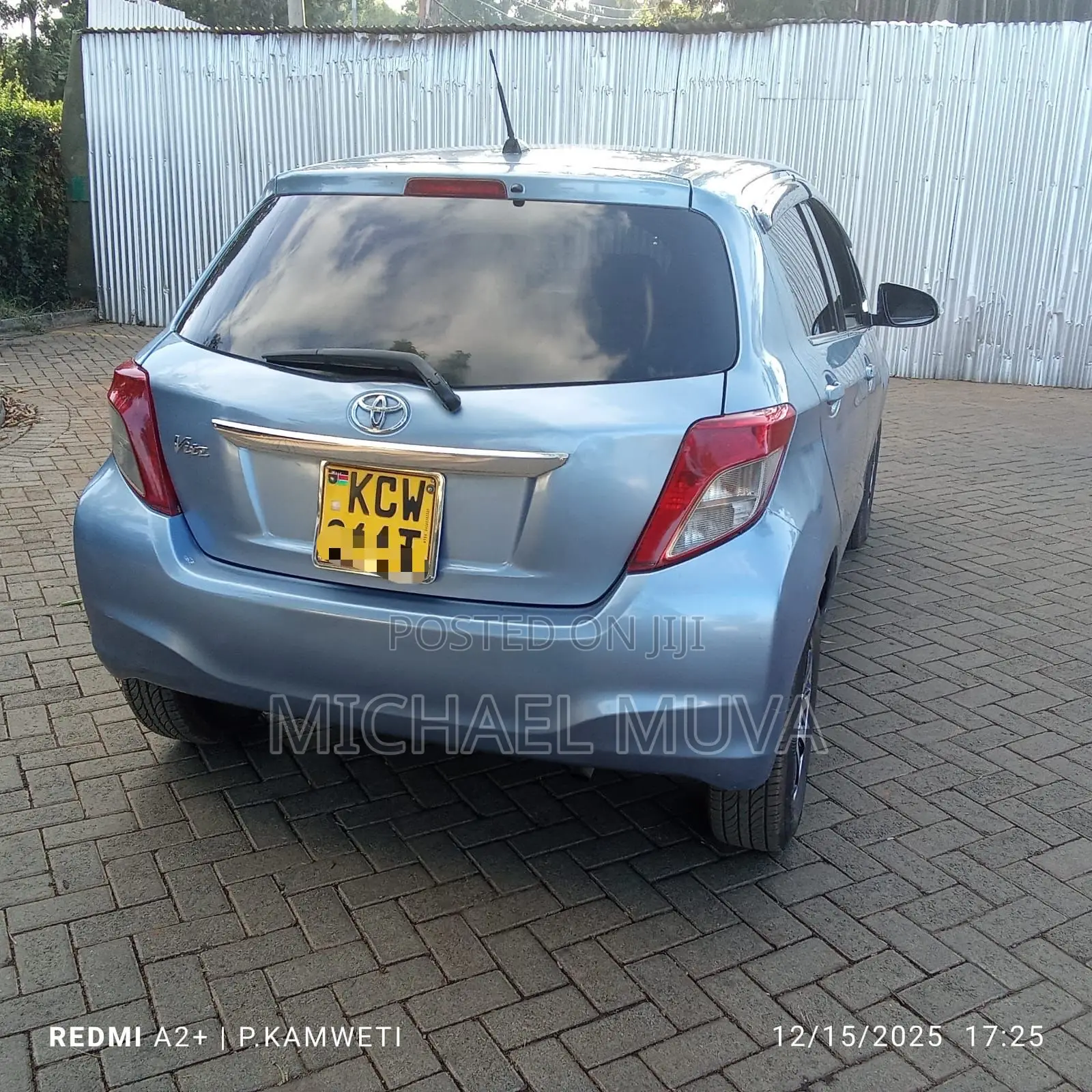 Toyota Vitz 1.0 FWD 5dr 2012 Blue