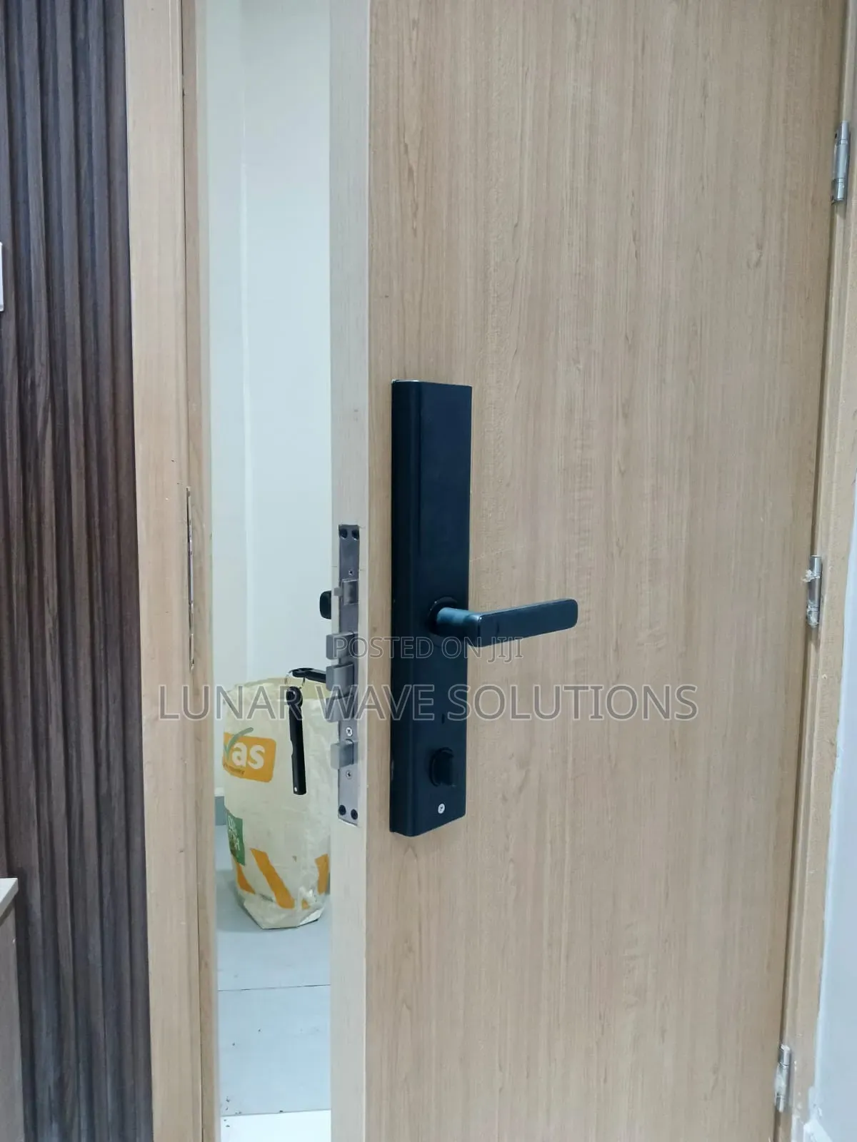 Intelligent Card/Fingerprint Smart Lock