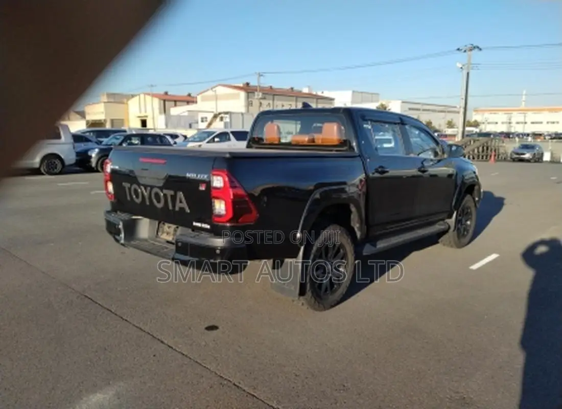 Toyota Hilux 2022 Black