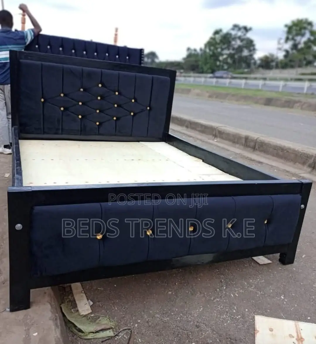 Lavish Classy 5 by 6 Mocket Bed