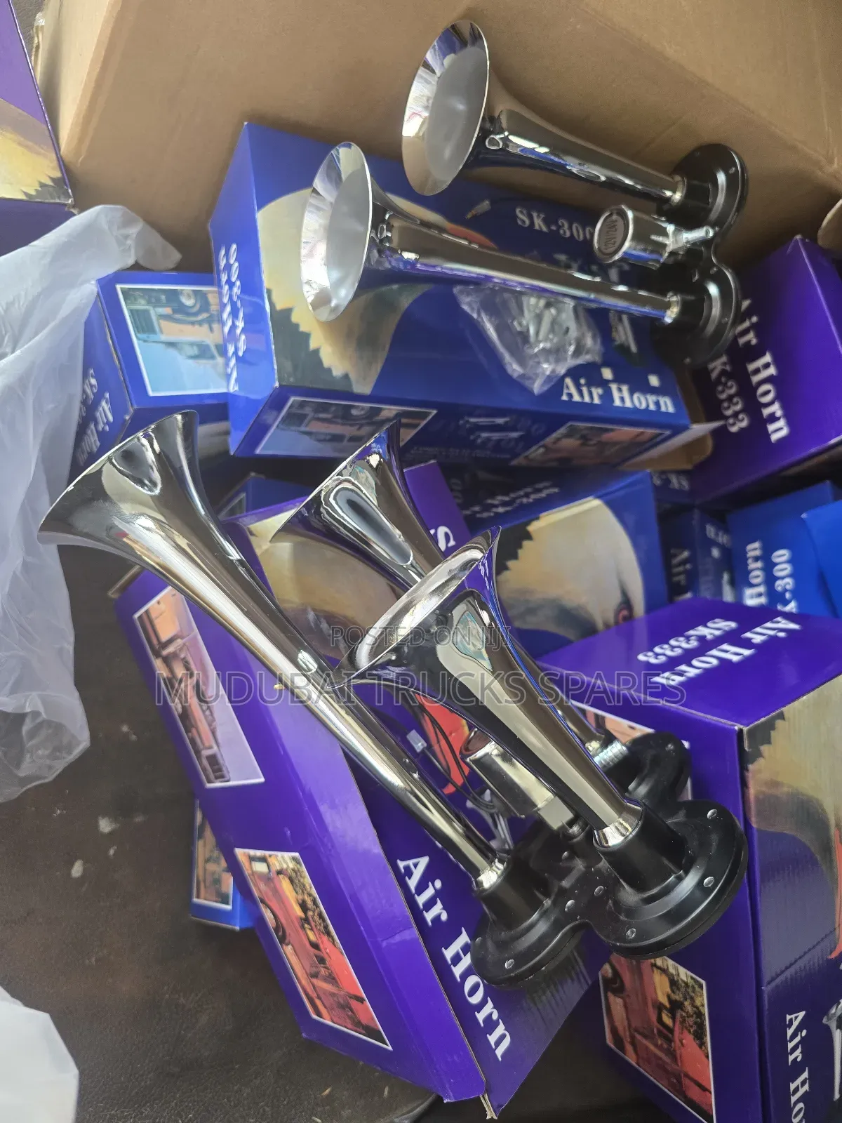 Mitsubishi Fuso Mahewa and Isuzu Trucks Pressure Horns