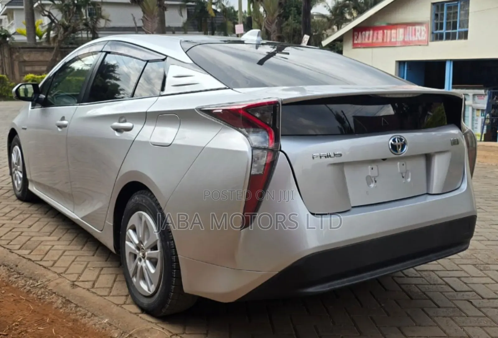 Toyota Prius 4dr Hatchback (1.8L 4cyl gas/electric hybrid CVT) 2016