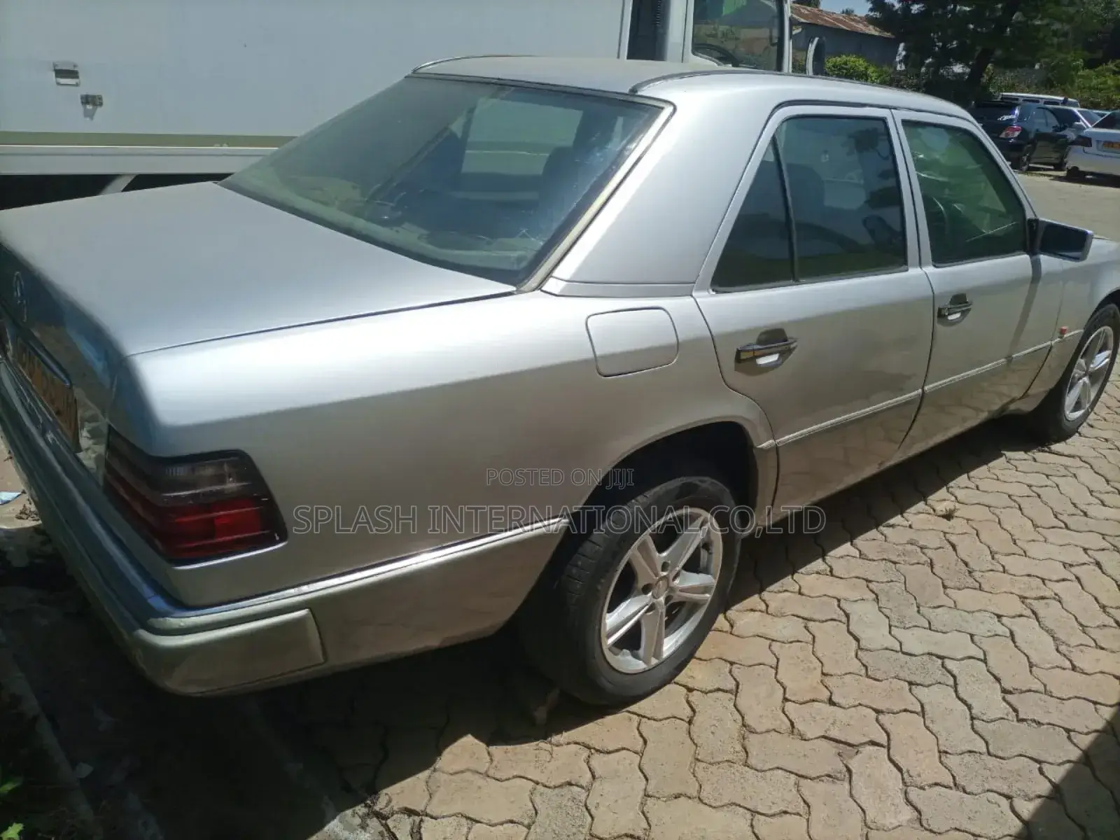 Mercedes-Benz E200 1995 Silver
