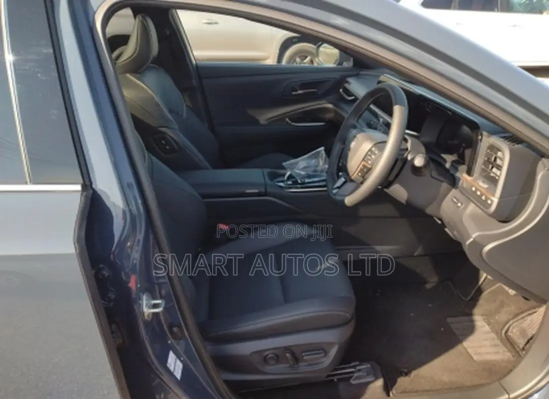 Toyota Crown 2025 Gray