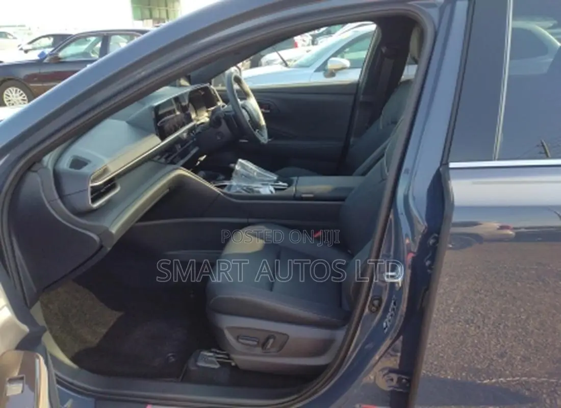 Toyota Crown 2025 Gray