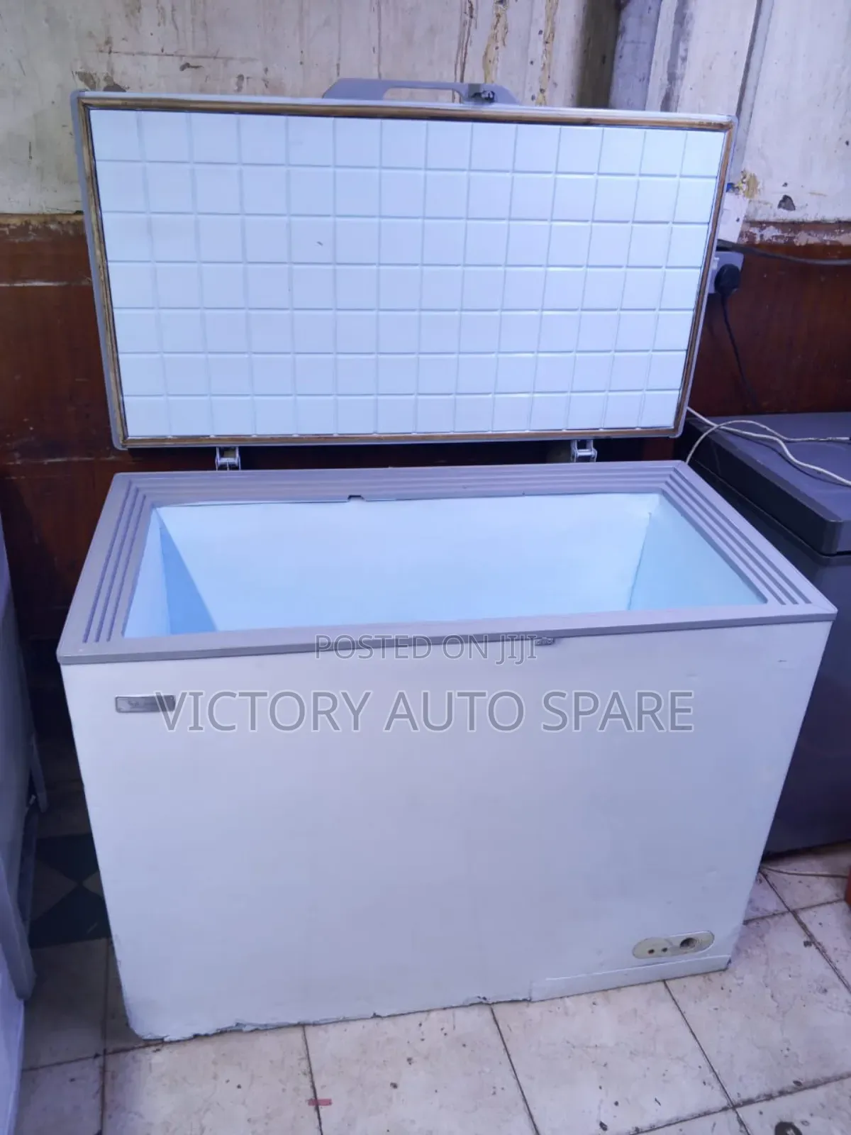 Clean Deep Freezer