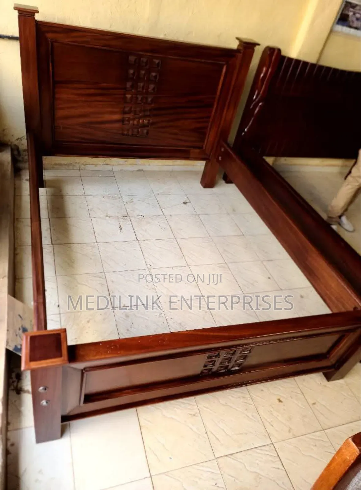 Amerlife Design Mahogany Queen Sized Beds (5*6)