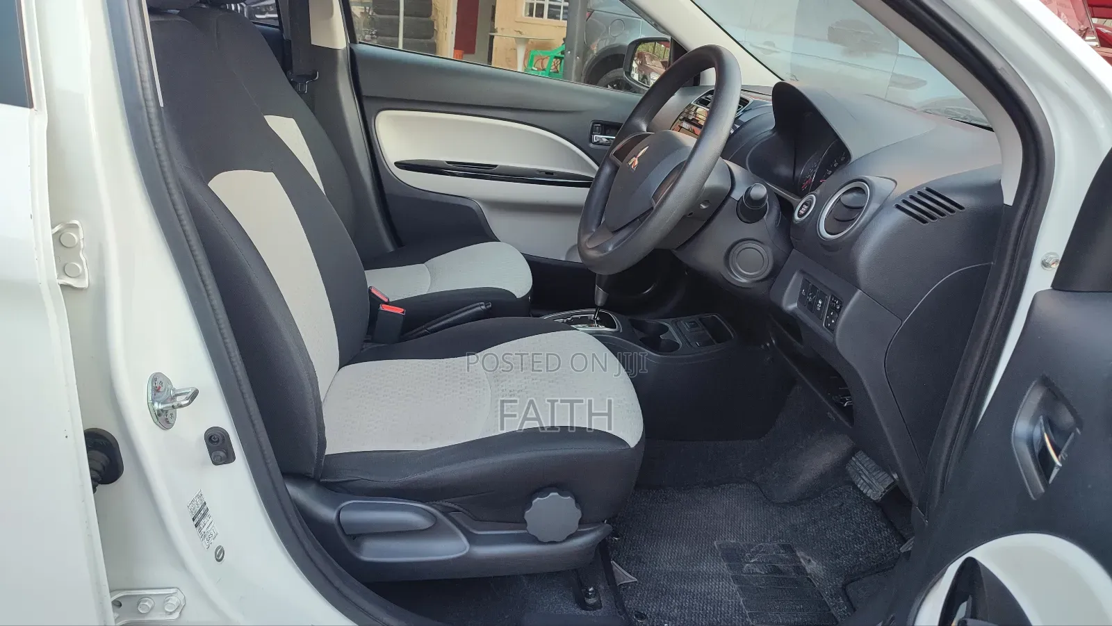 Mitsubishi Mirage ES 2018 Pearl