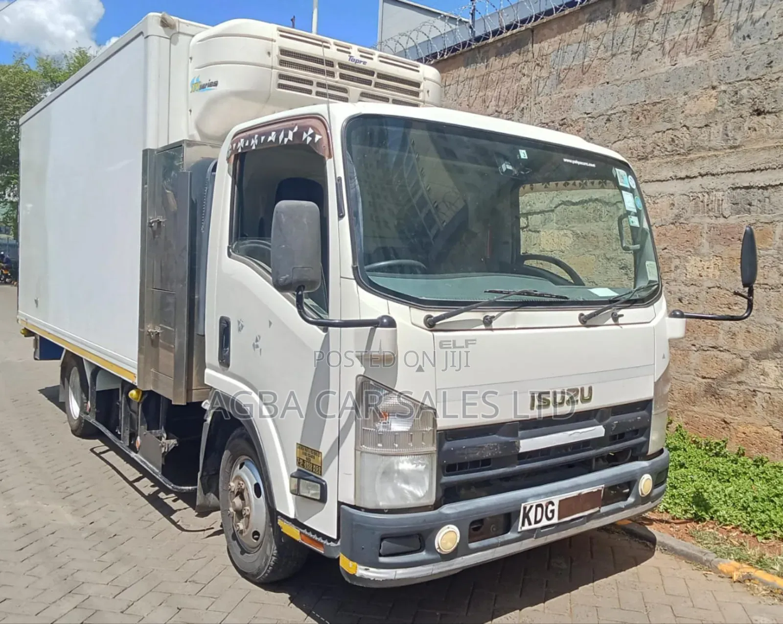 Isuzu Elf,2014model,3000cc Diesel, Manual Transmission and Fridge!