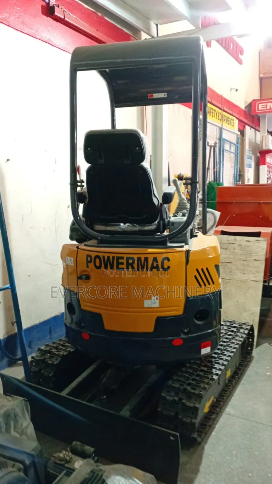 Commercial Diesel Mini Crawler Excavator 24kw Chain Type