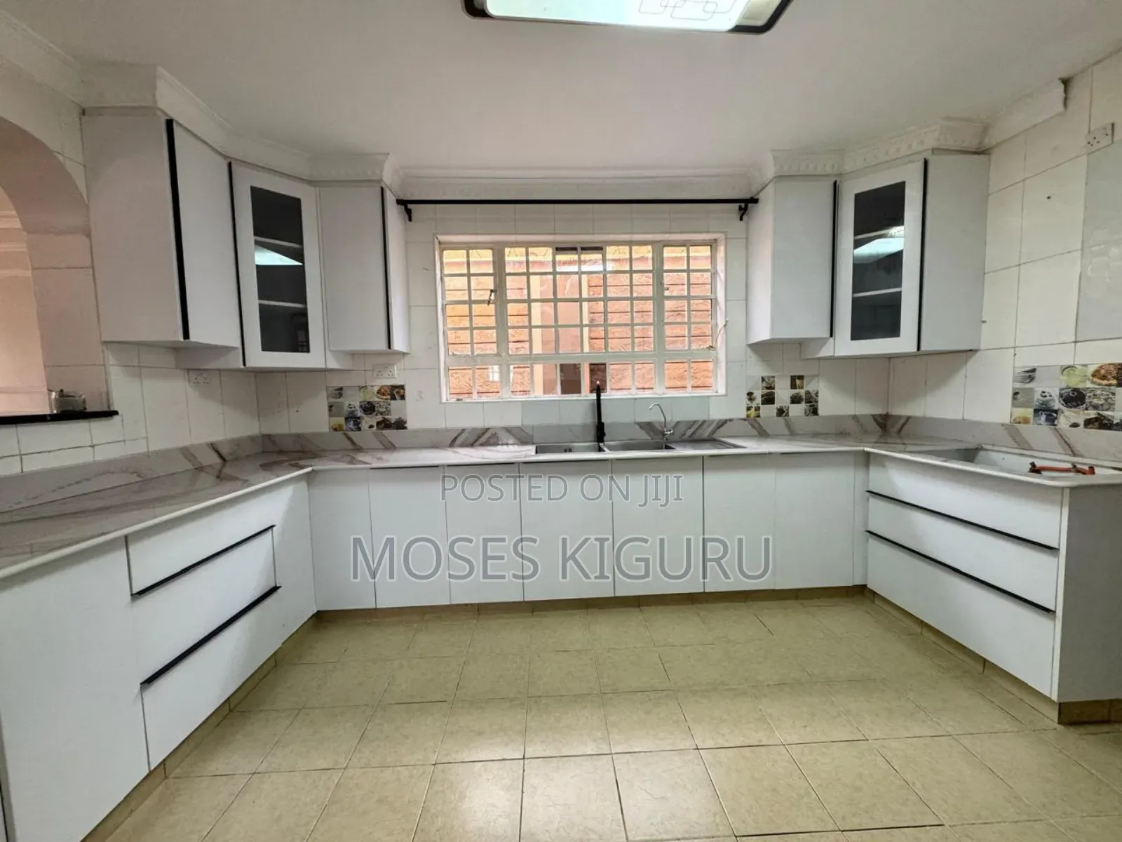 5bdrm Maisonette in Jujasouth for rent