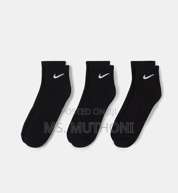 2 Pairs of Assorted Pairs of Socks