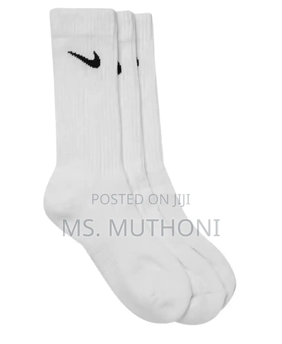 2 Pairs of Assorted Pairs of Socks