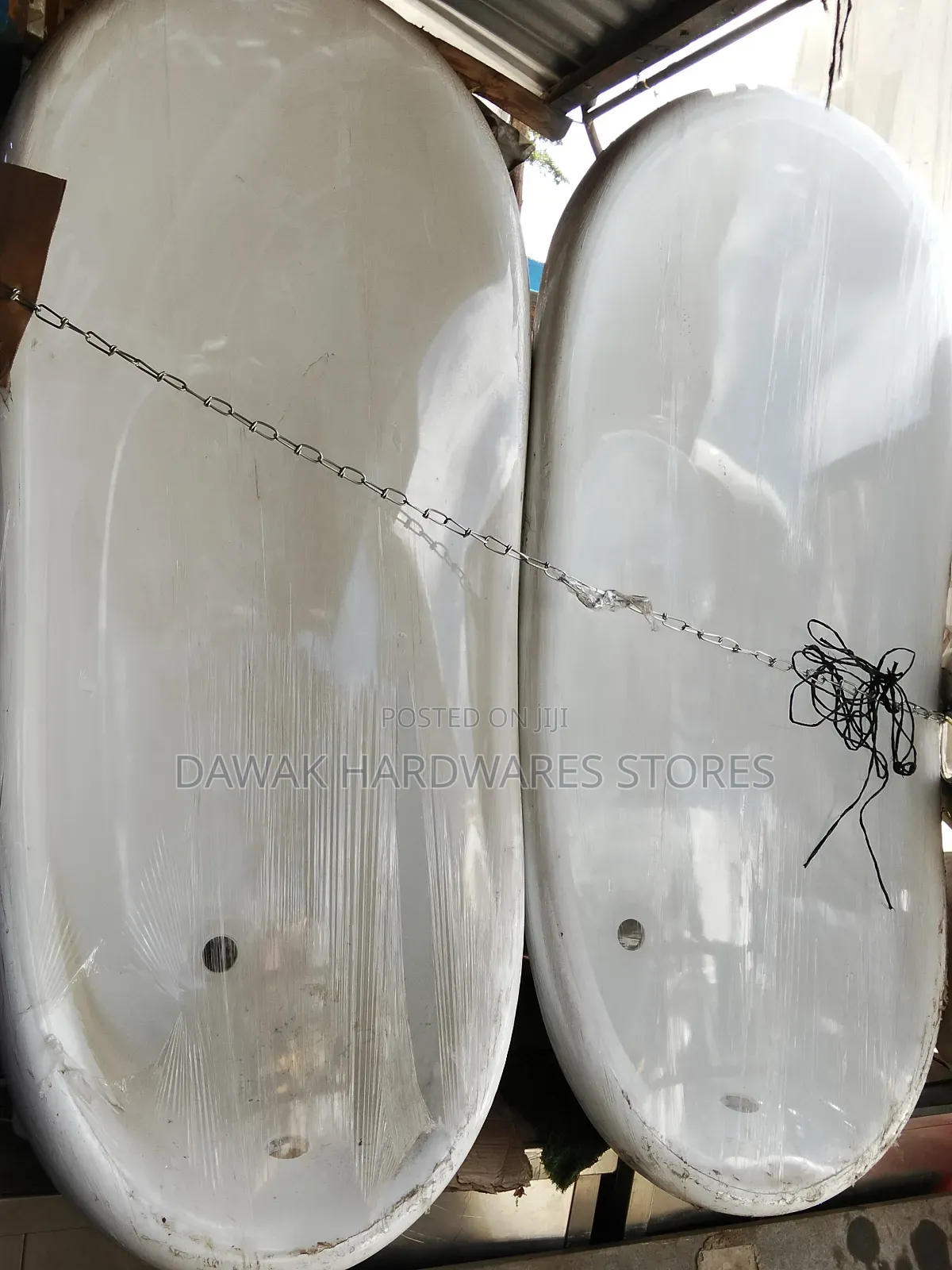White Longstanding Bathtub