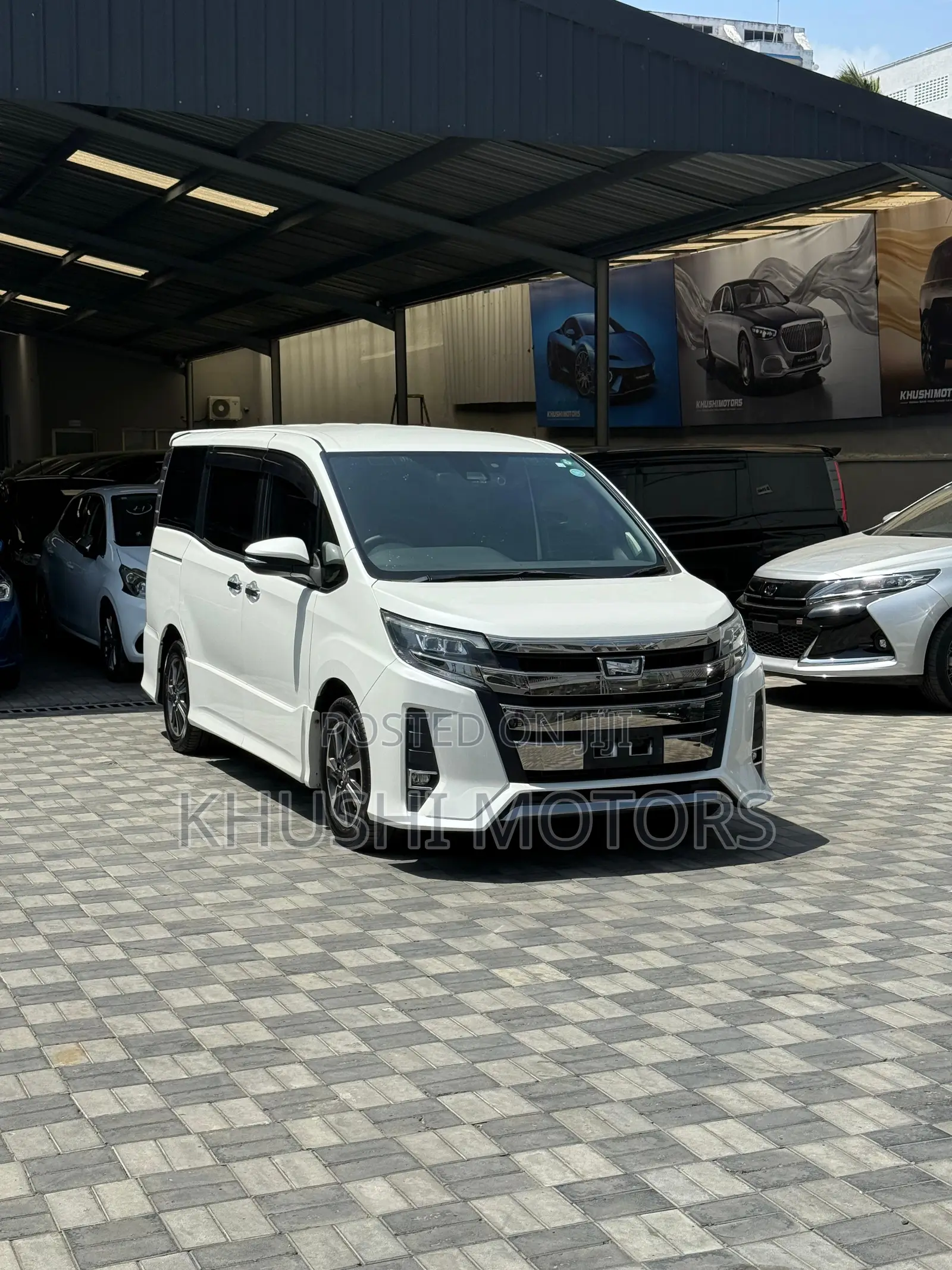 Toyota Noah 2018 White